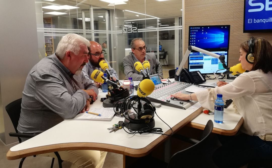 Los procuradores en las Cortes de Castilla y León José Ignacio Delgado de Ciudadanos, Máximo López y Luis Briones en el debate electoral de Radio Aranda sobre políticas regionales