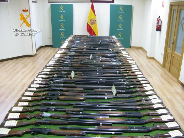 Imagen de las armas que se subastarán en Palencia el próximo día 26.