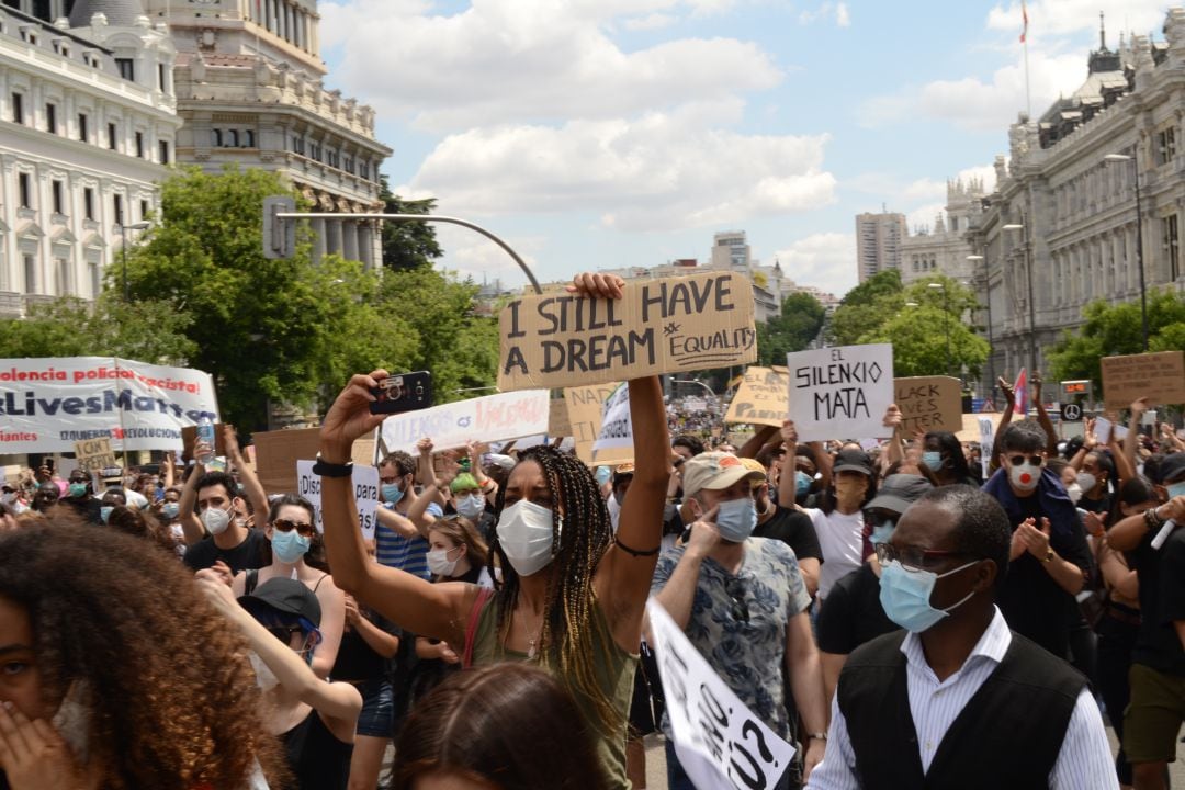 Miles de manifestantes han marchado este domingo en Madrid contra el racismo.