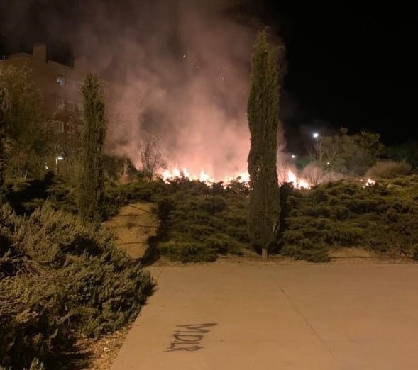 Incendio registrado anoche en el parque del Paseo Gregorio Marañón de Santa María de Benquerencia