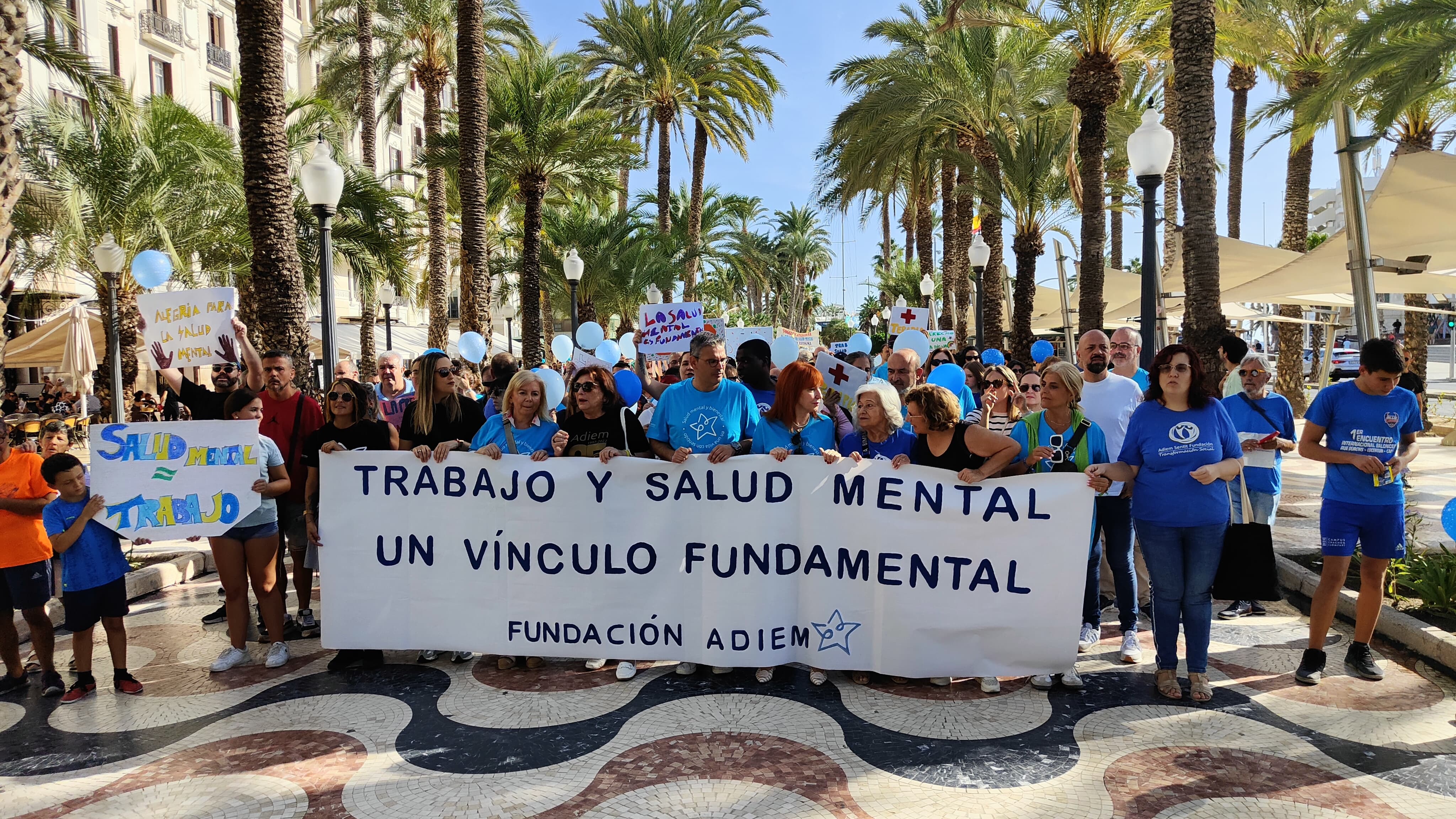 Marcha de ADIEM por las calles de Alicante para reivindicar la importancia de la empleabilidad para el colectivo