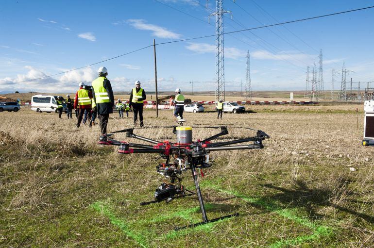 Unión Fenosa útiliza drones para la revisón de las lineas de alta tensión de su red electrica