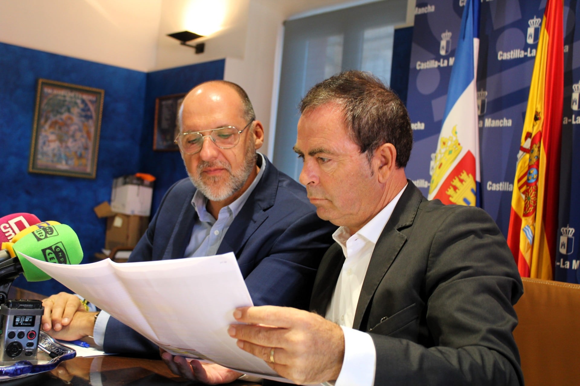David Gómez, delegado de la Junta en Talavera, y José Gutiérrez, delegado provincial de Educación, durante una rueda de prensa