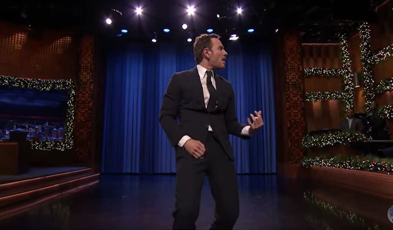 El actor Michael Fassbender durante su visita al programa de Jimmy Fallon