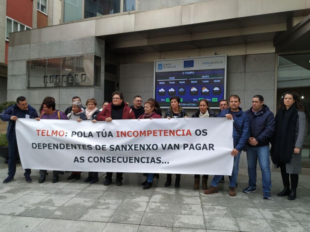 trabajadores del SAF de Sanxenxo protestan por la privatización del servicio