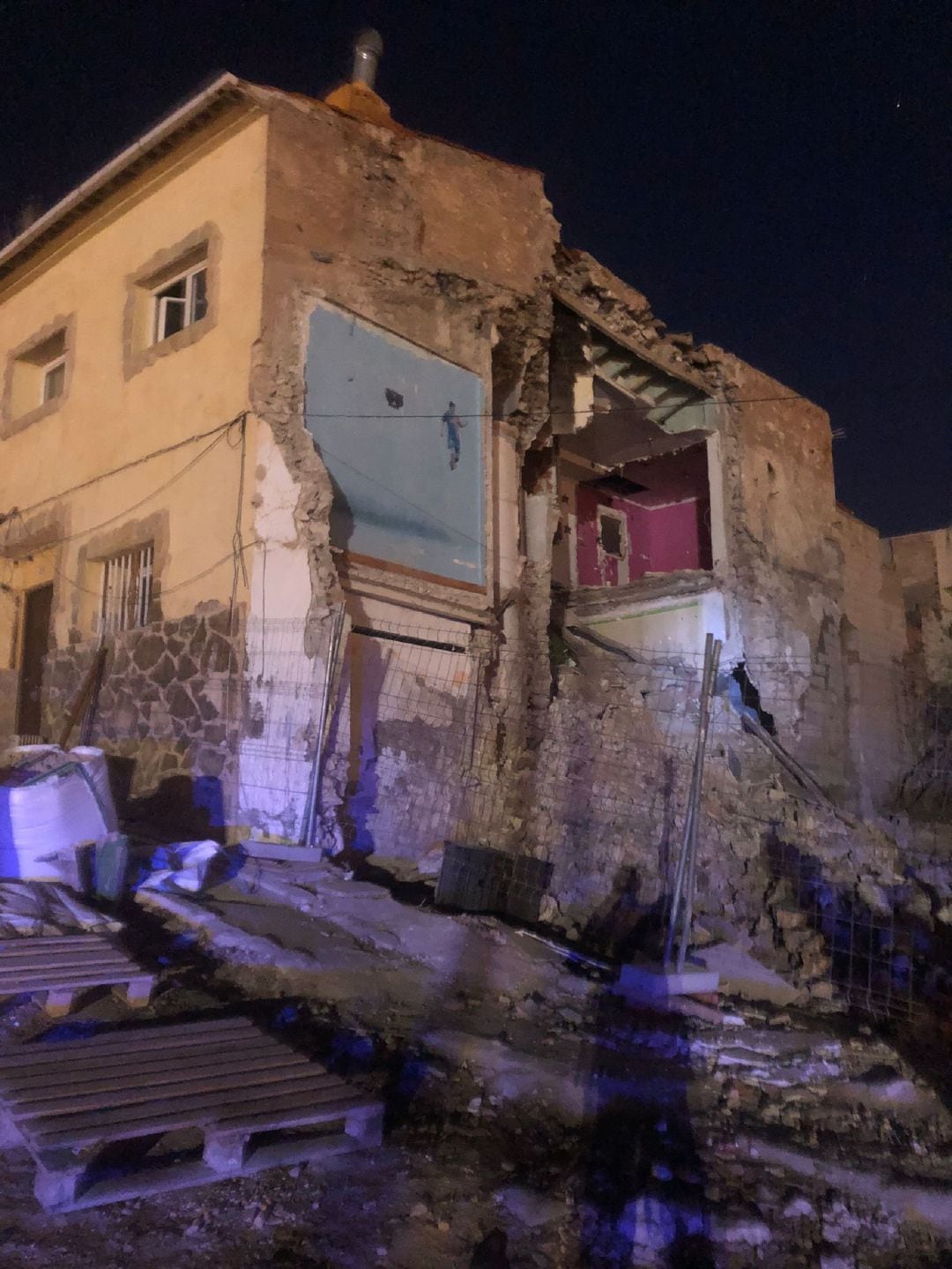 Vivienda derrumbada en la calle Castillo de Elda 