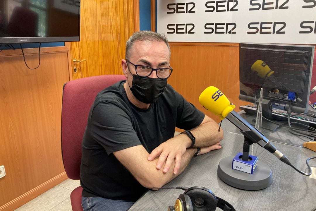 Paco de la Rosa, secretario regional de Comisiones Obreras, en los estudios de SER Toledo