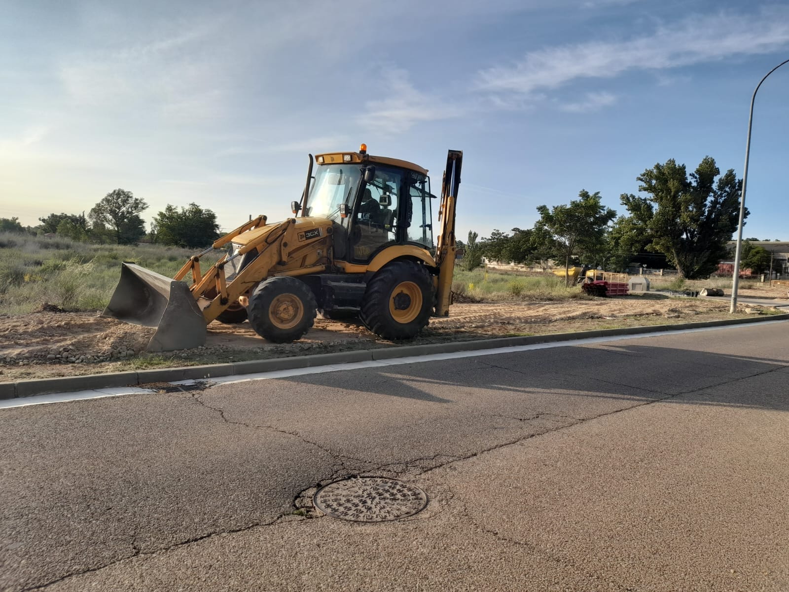 Comienzan las obras preparatorias de la parcela del nuevo hospital con la entrada de las primeras máquinas