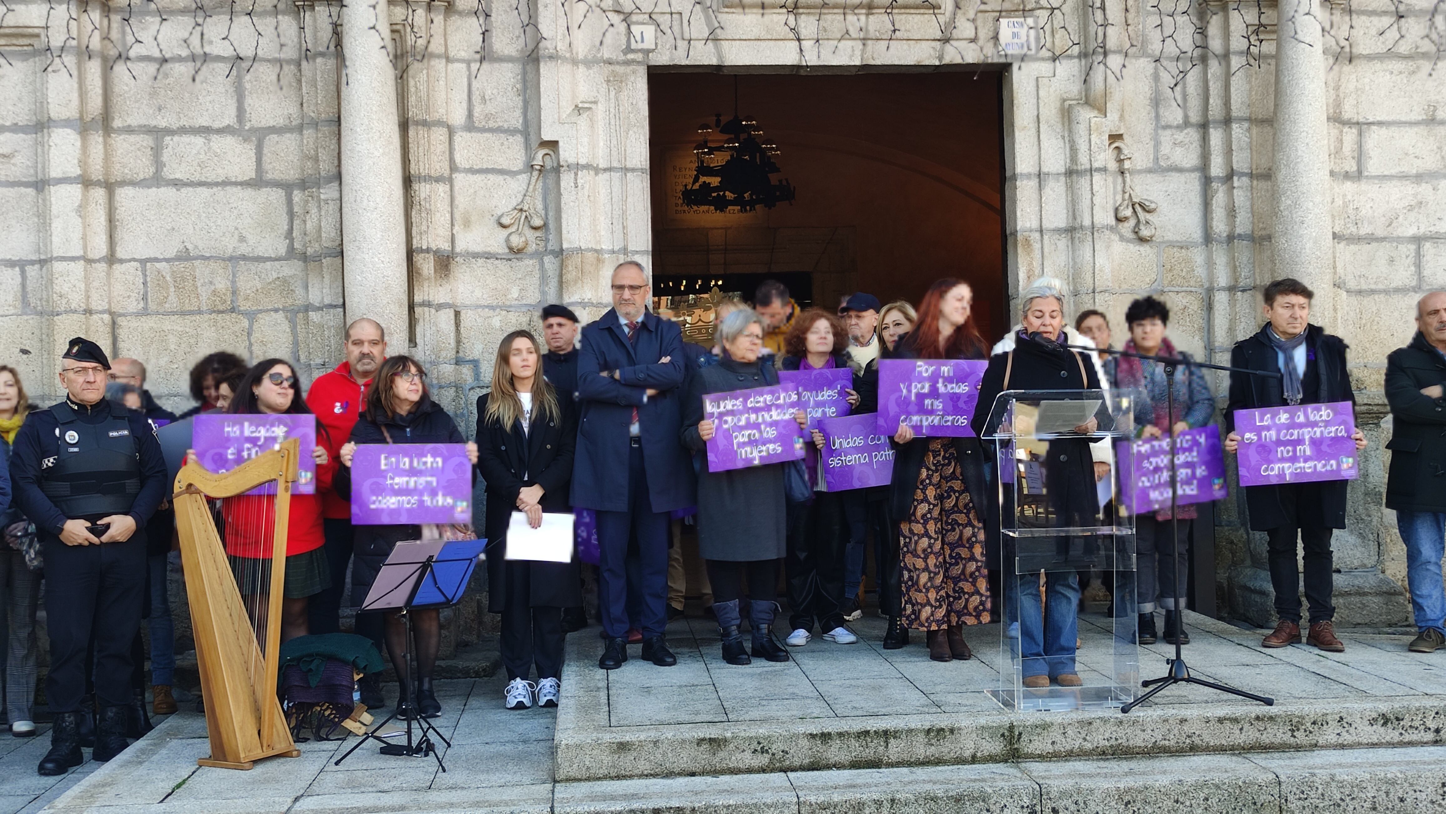 Acto frente al edificio consistorial