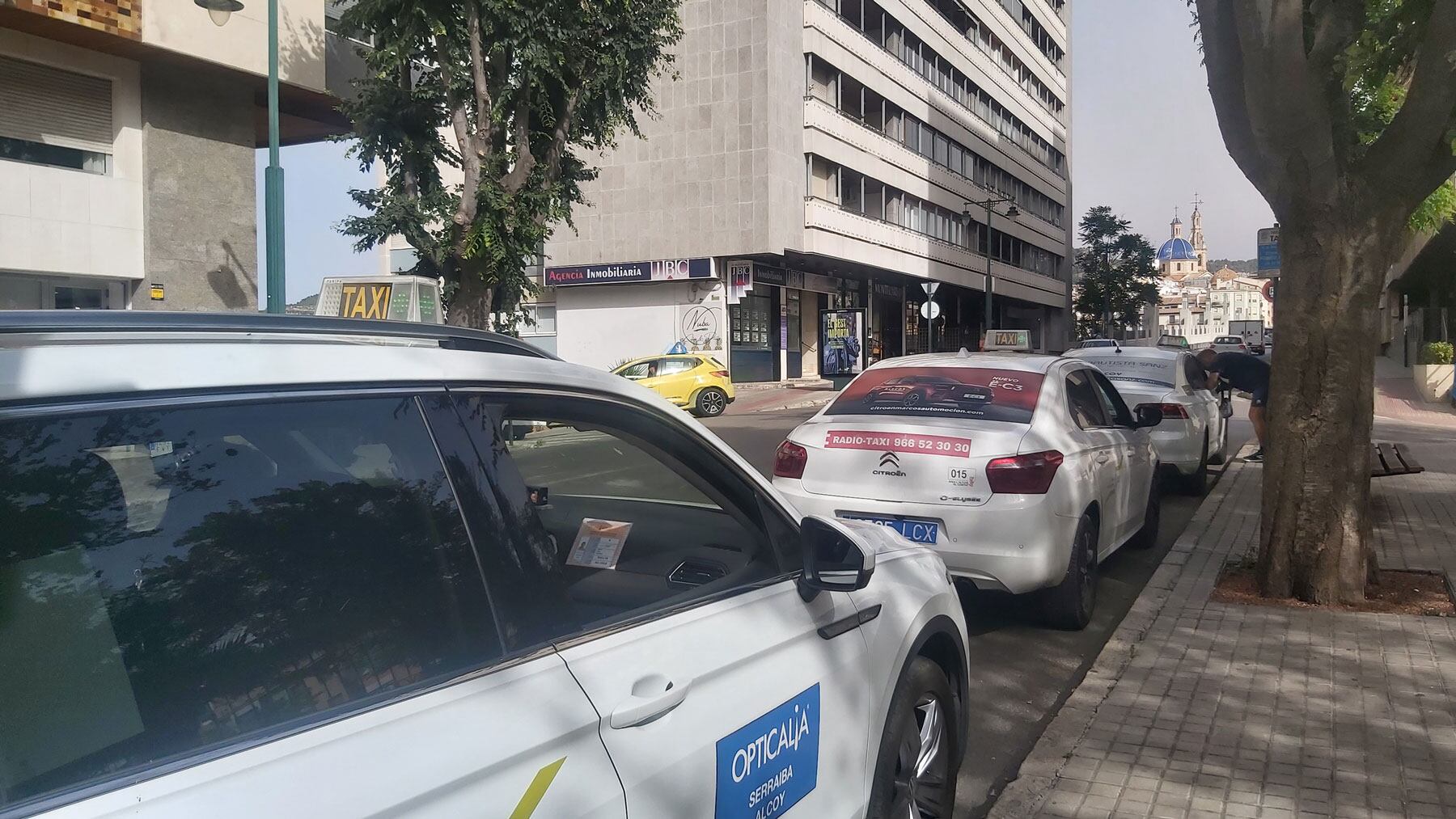 Taxis en una de las paradas de la ciudad