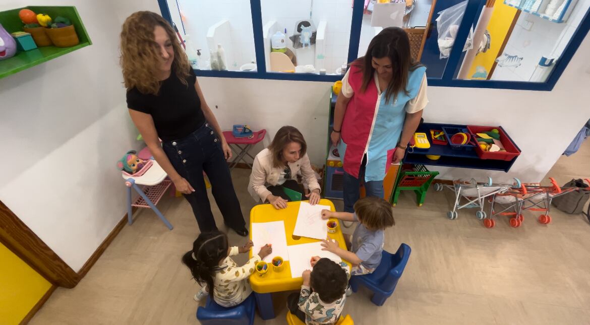 Los centros escolares han celebrado este lunes una jornada de puertas abiertas para que las familias puedan conocer las instalaciones y a los profesionales que trabajan en ellas