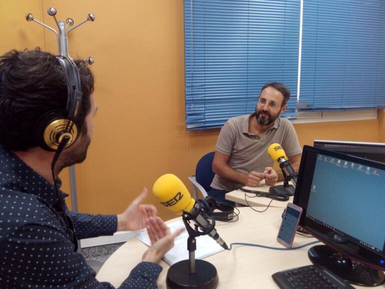 Alberto Matarán, líder provincial de Podemos, en los estudios de Radio Granada