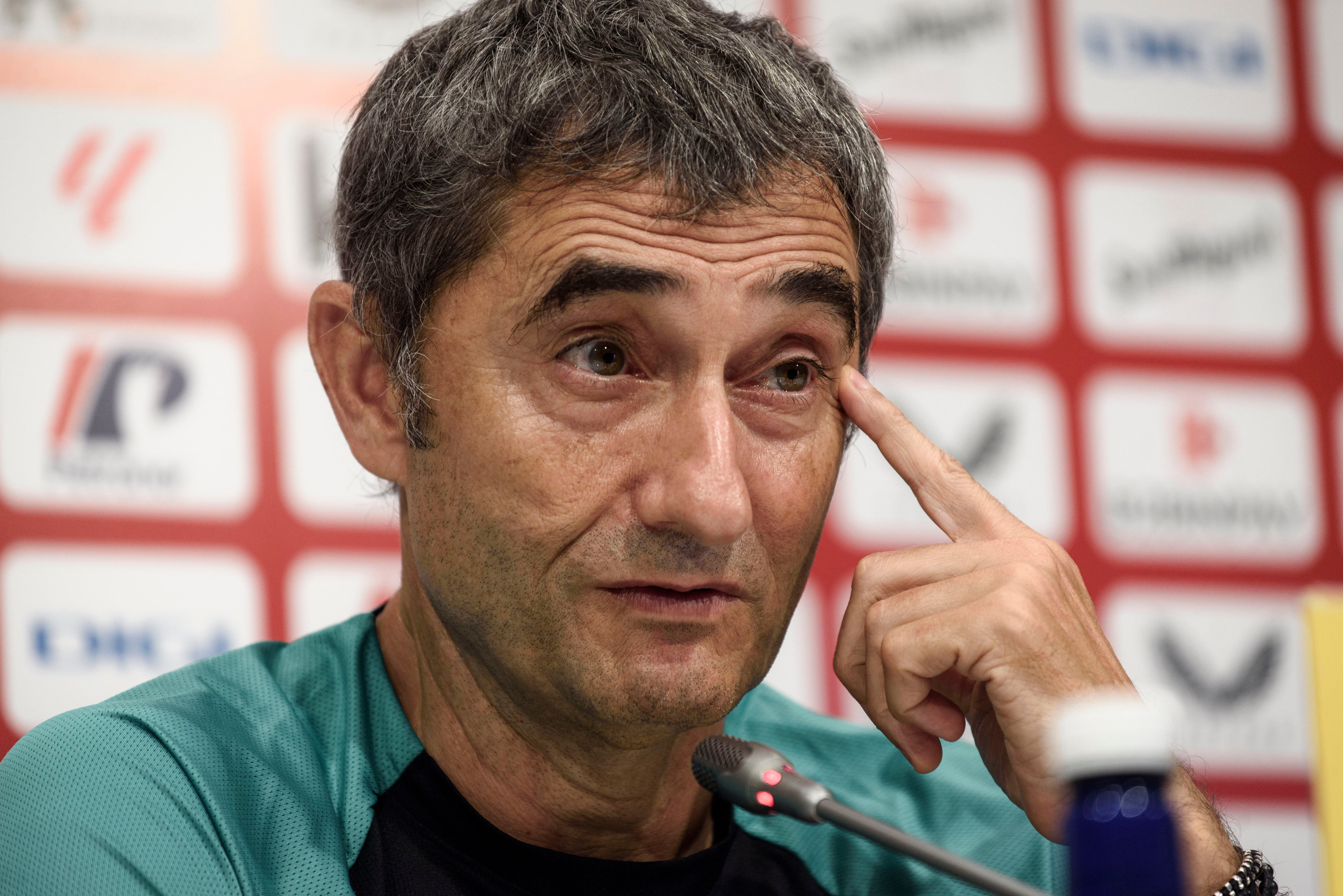 El entrenador del Athletic Club de Bilbao, Ernesto Valverde, durante la rueda de prensa que ha ofrecido este viernes en Lezama previa al partido liguero que disputará su equipo el sábado ante el Barcelona