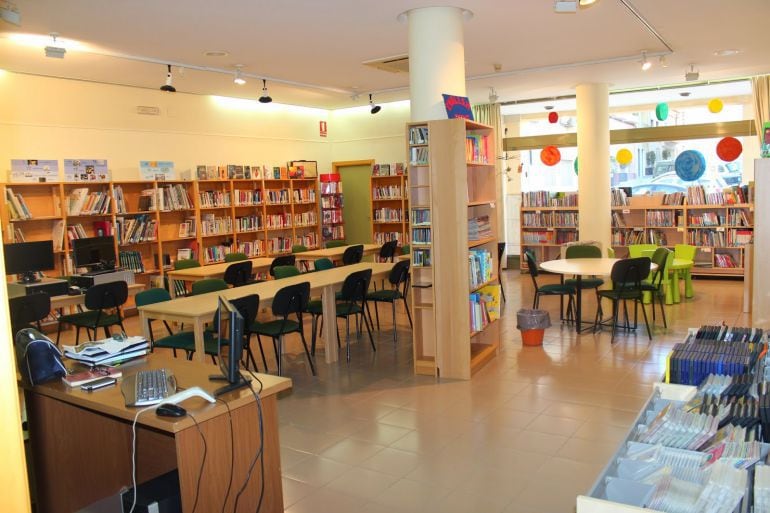 Los estudiantes han presentado varias quejas para que el gobierno local mejore las instalaciones de la Biblioteca Municipal de Monóvar