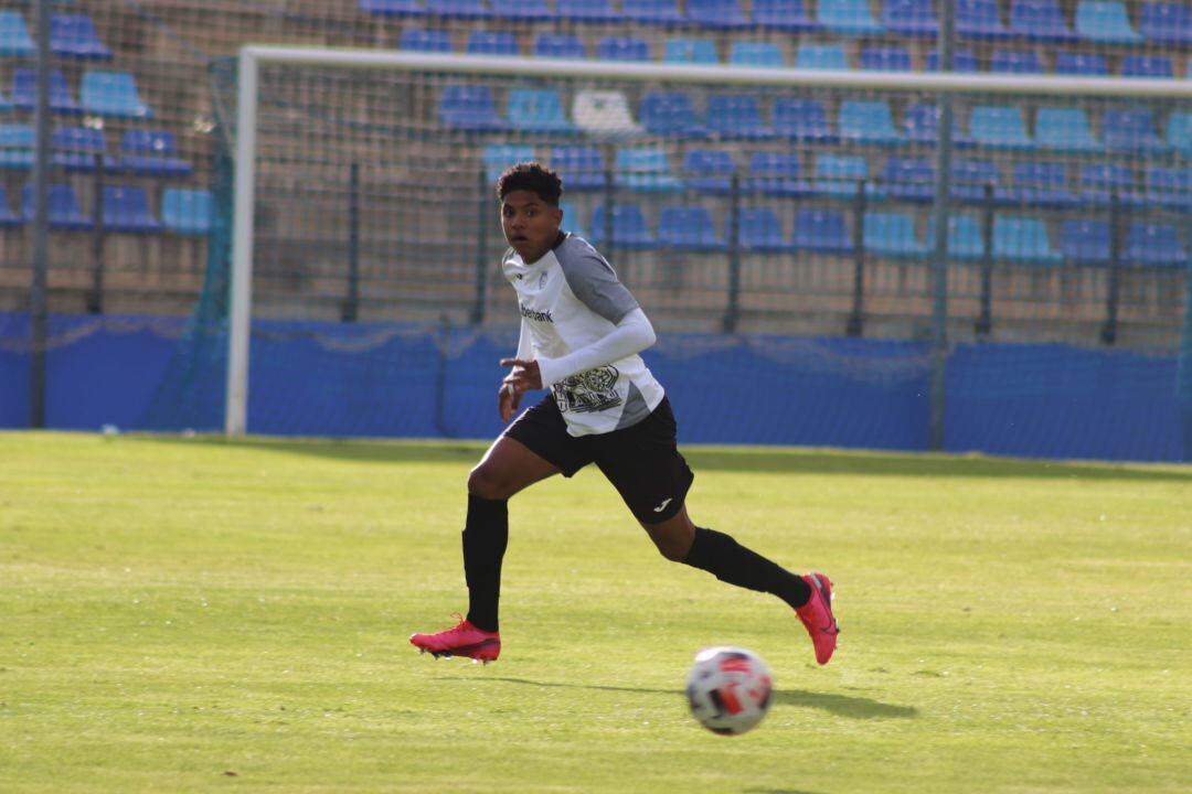 Kameni con la camiseta del Conquense