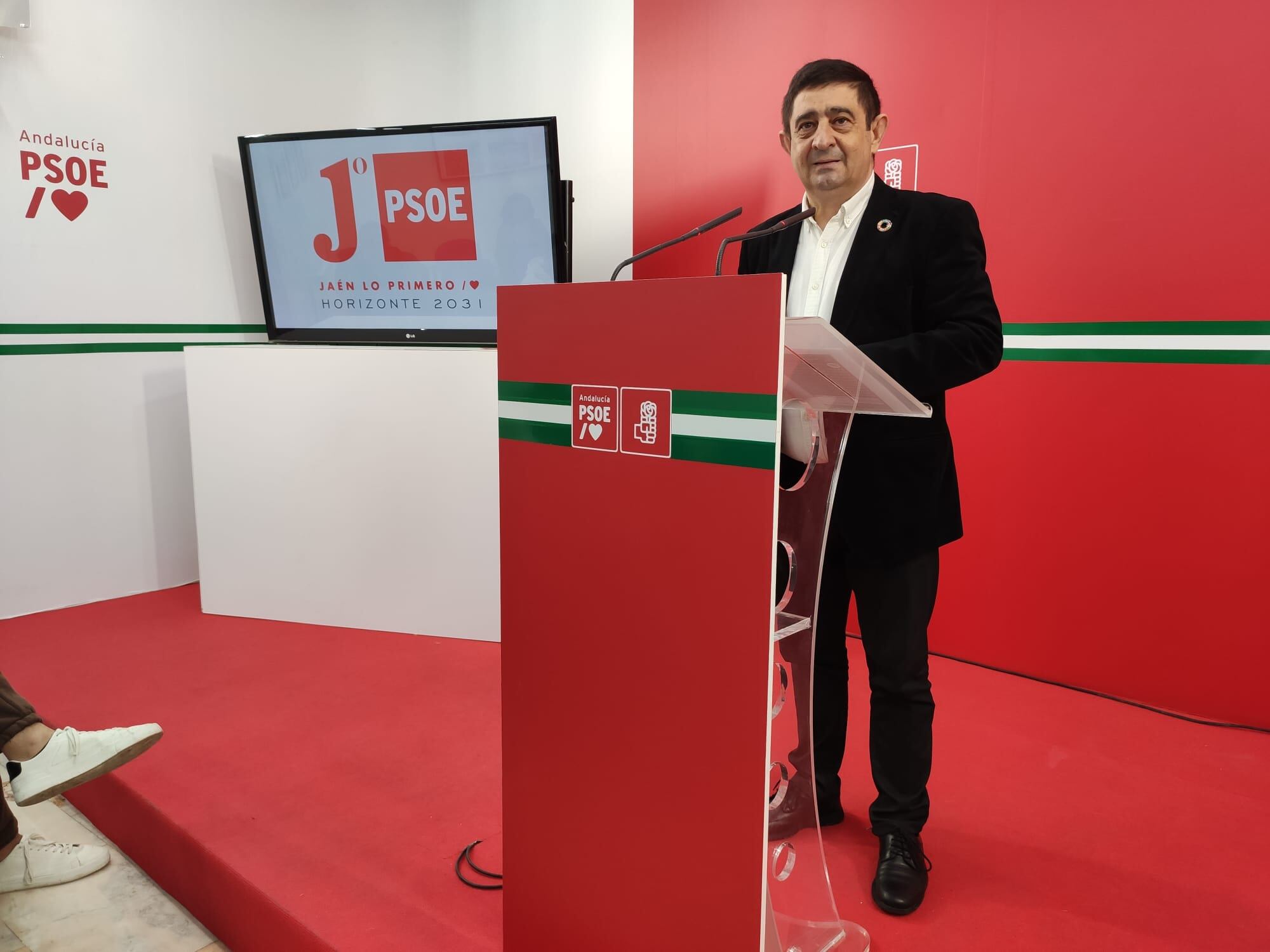 El secretario general del PSOE de Jaén, Francisco Reyes, durante una comparecencia ante los medios de comunicación