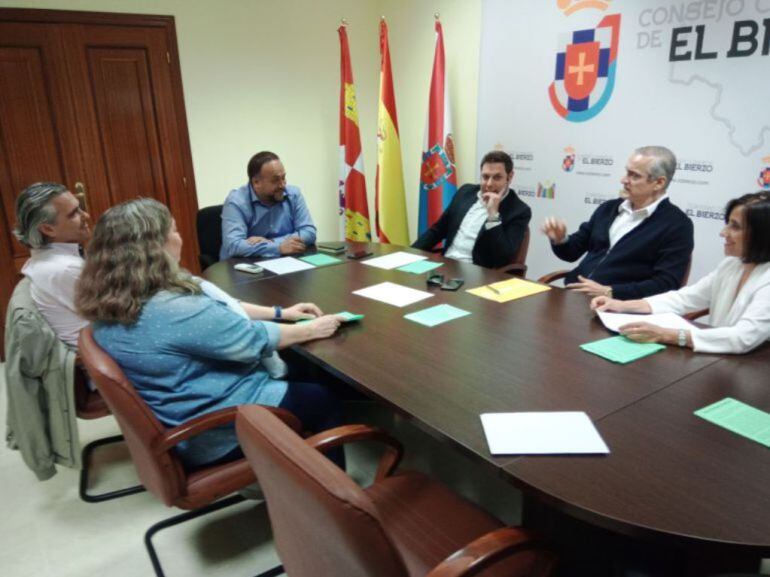 Los médicos, reunidos con el Consejo Comarcal