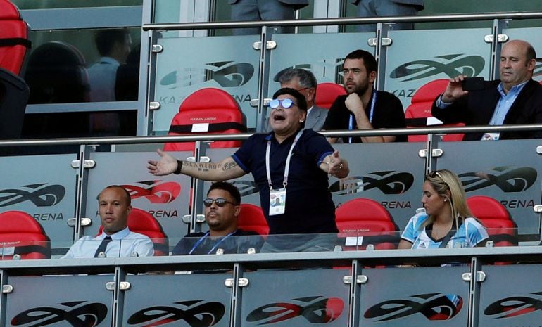 Maradona criticando el arbitraje