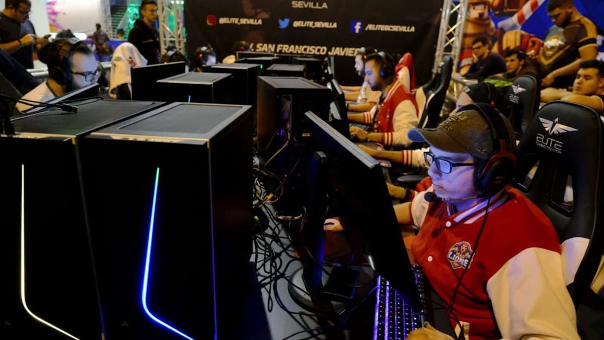 Entrevista jornada eSports en el Colegio de Economistas de València