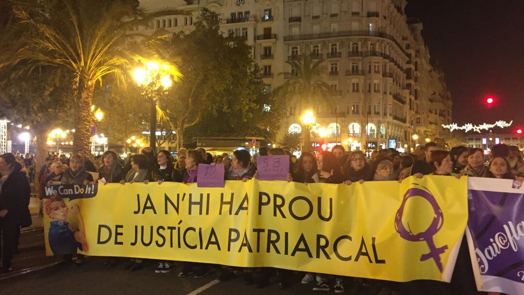 Concentración contra la violencia machista en la plaza del Ayuntamiento de Valencia