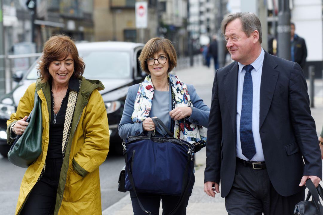 Nekane Murga, en el centro, acompaña de los consejeros Uriarte y Zupiria