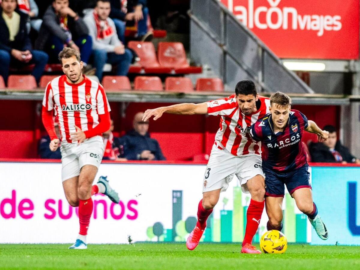 El Levante es incapaz de rentabilizar su superioridad numérica en El Molinón (0-0)
