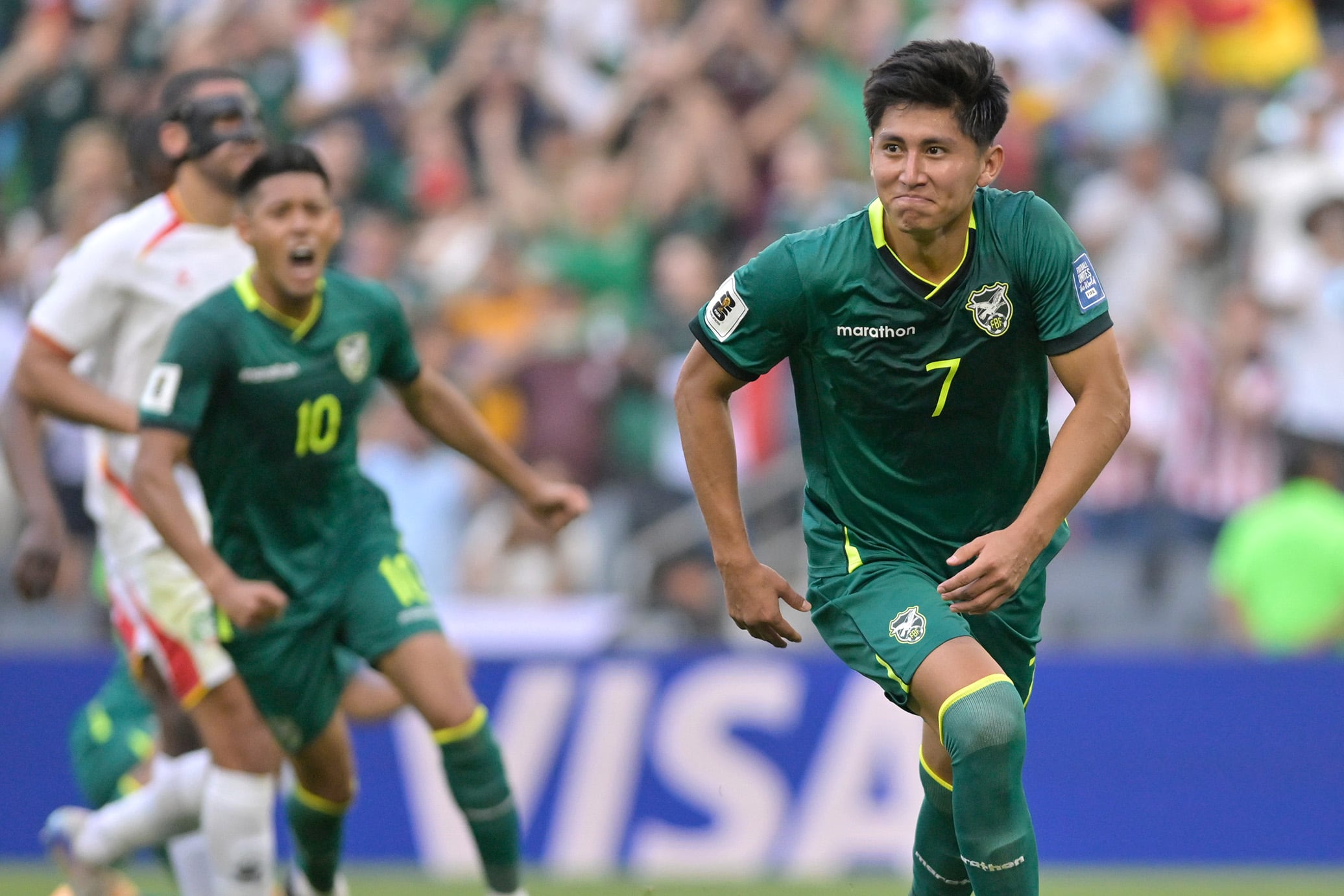 Miguel Terceros celebra su gol ante Surinam. EFE/ Miguel Sierra