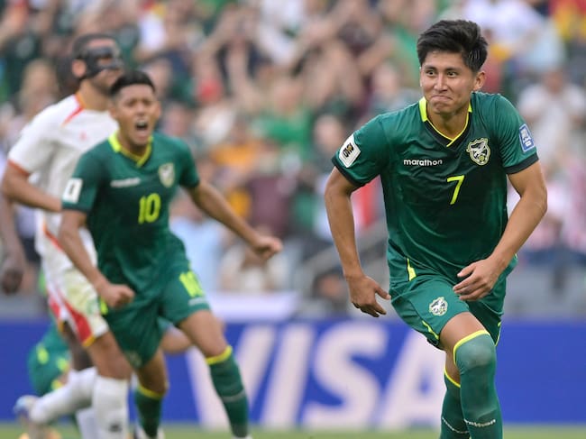 Miguel Terceros celebra su gol ante Surinam. EFE/ Miguel Sierra