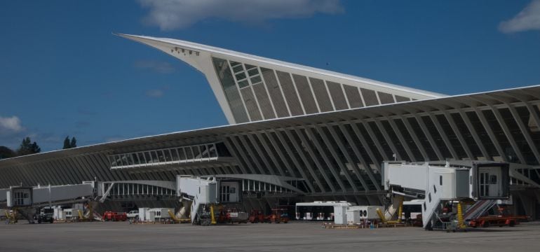 Desde enero han pasado por el aeropuerto de Bilbao 3.284.860 personas.