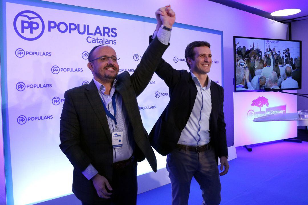 El presidente de PP, Pablo Casado, apoyando Alejandro Fernández, nuevo presidente del PP Catalán