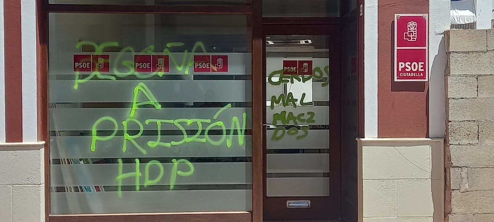 Així va aparèixer la seu del PSOE a Ciutadella.