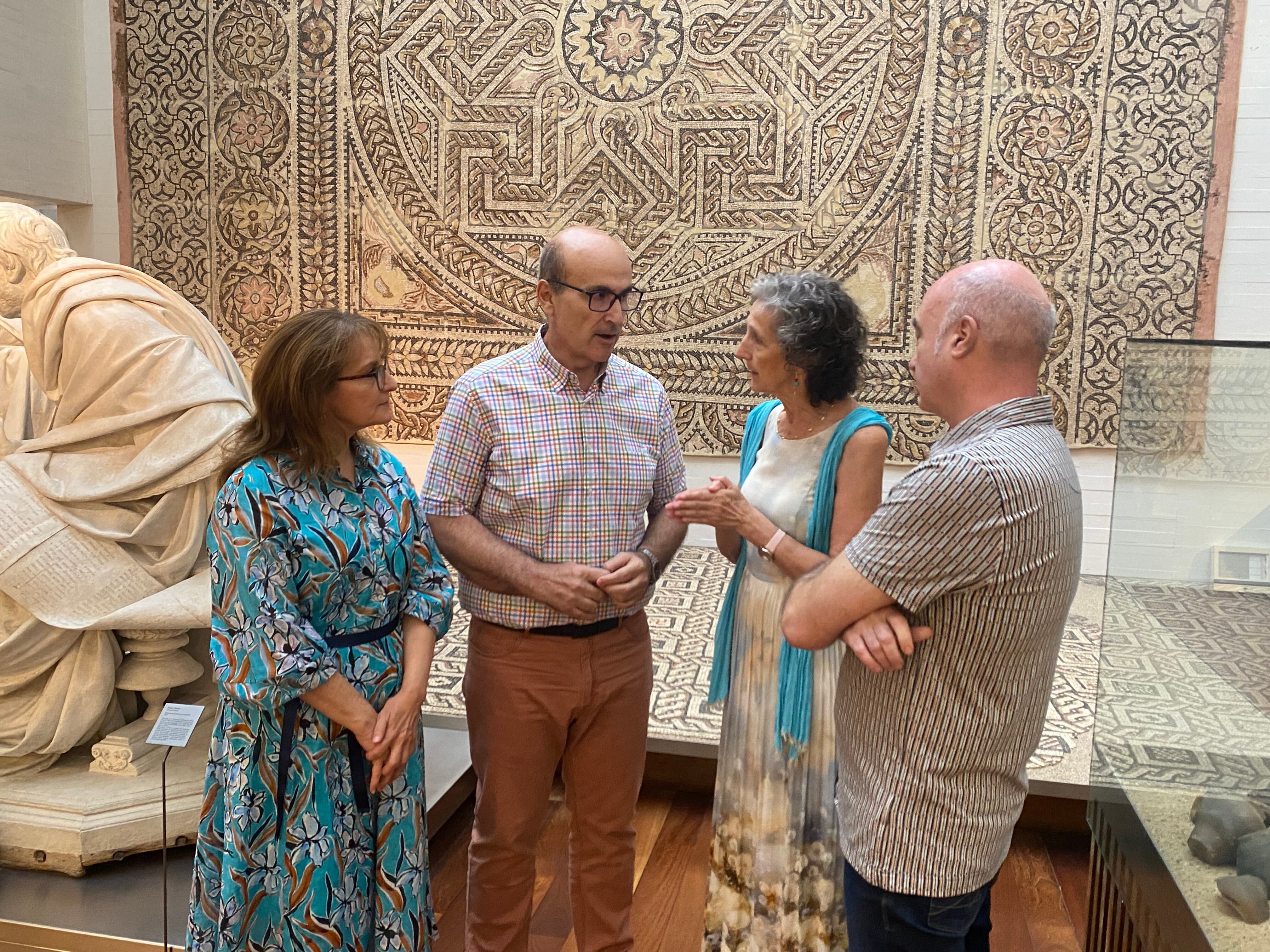 El delegado territorial en su primera visita institucional al Museo Provincial de Zamora