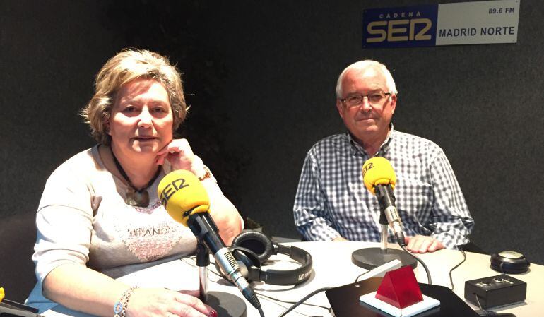 La presidenta de la Casa Regional de Castila La Mancha, Manuela Clemente, junto al presidente de la Xuntanza de Galegos de Alcobendas, Ovidio Cadenas, en nuestro estudio principal