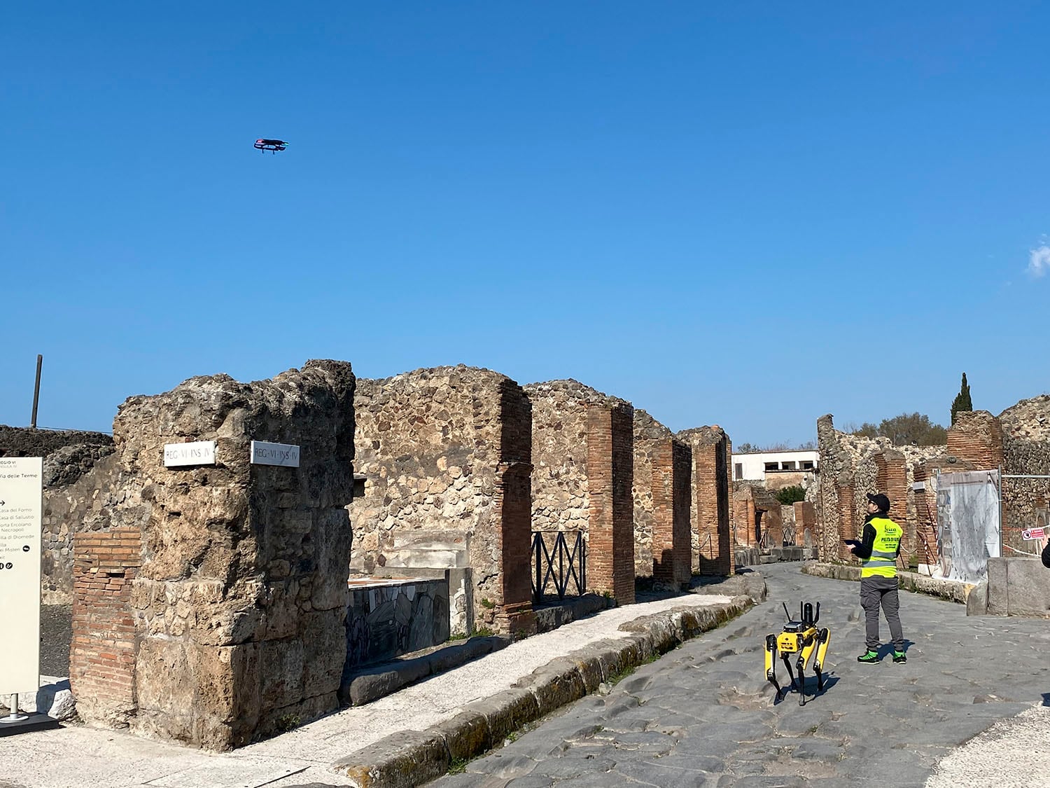 &#039;Spot&#039; ya inspecciona y vigila Pompeya