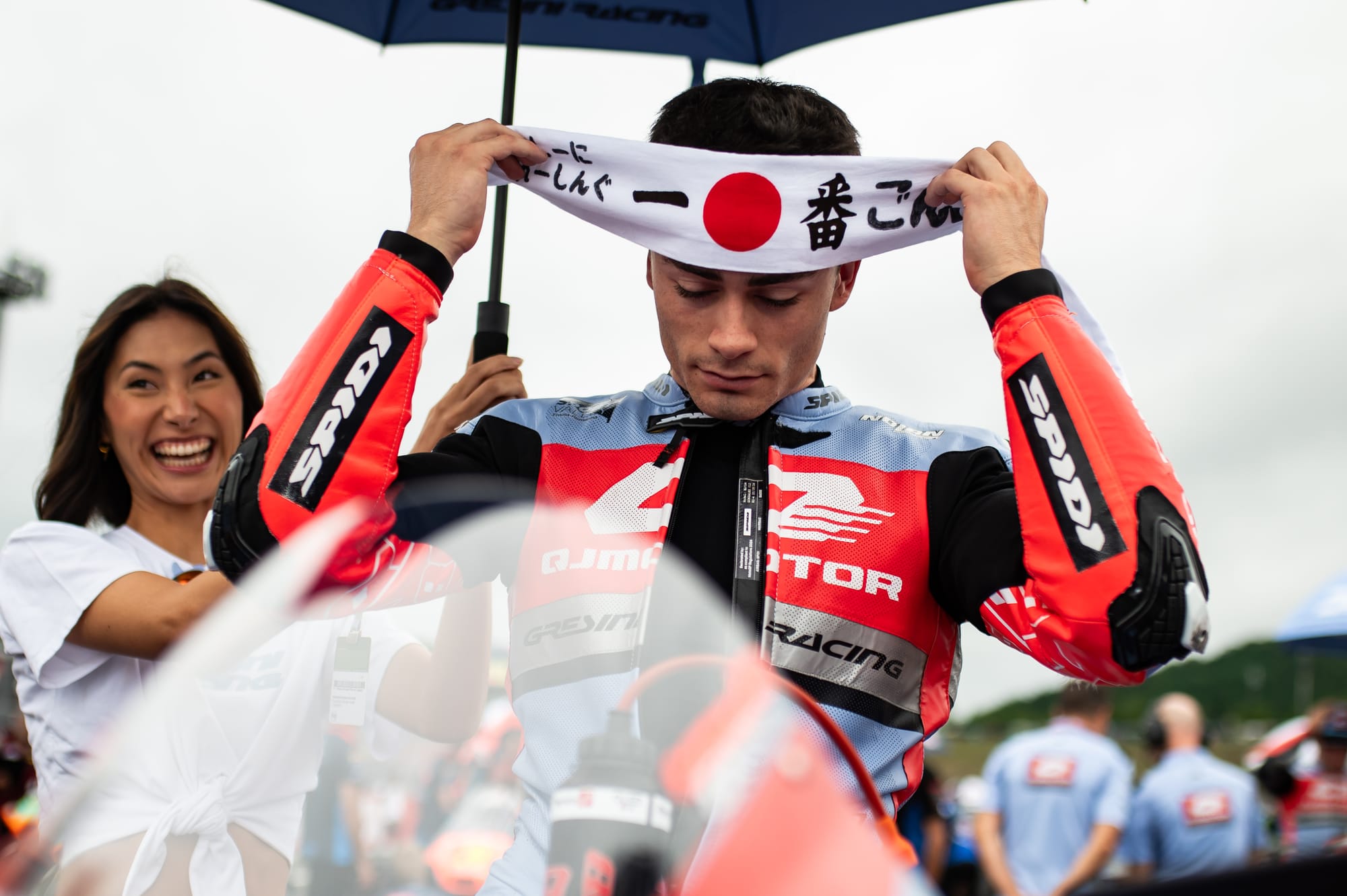 Manu González luce un &#039;hachimaki&#039;.