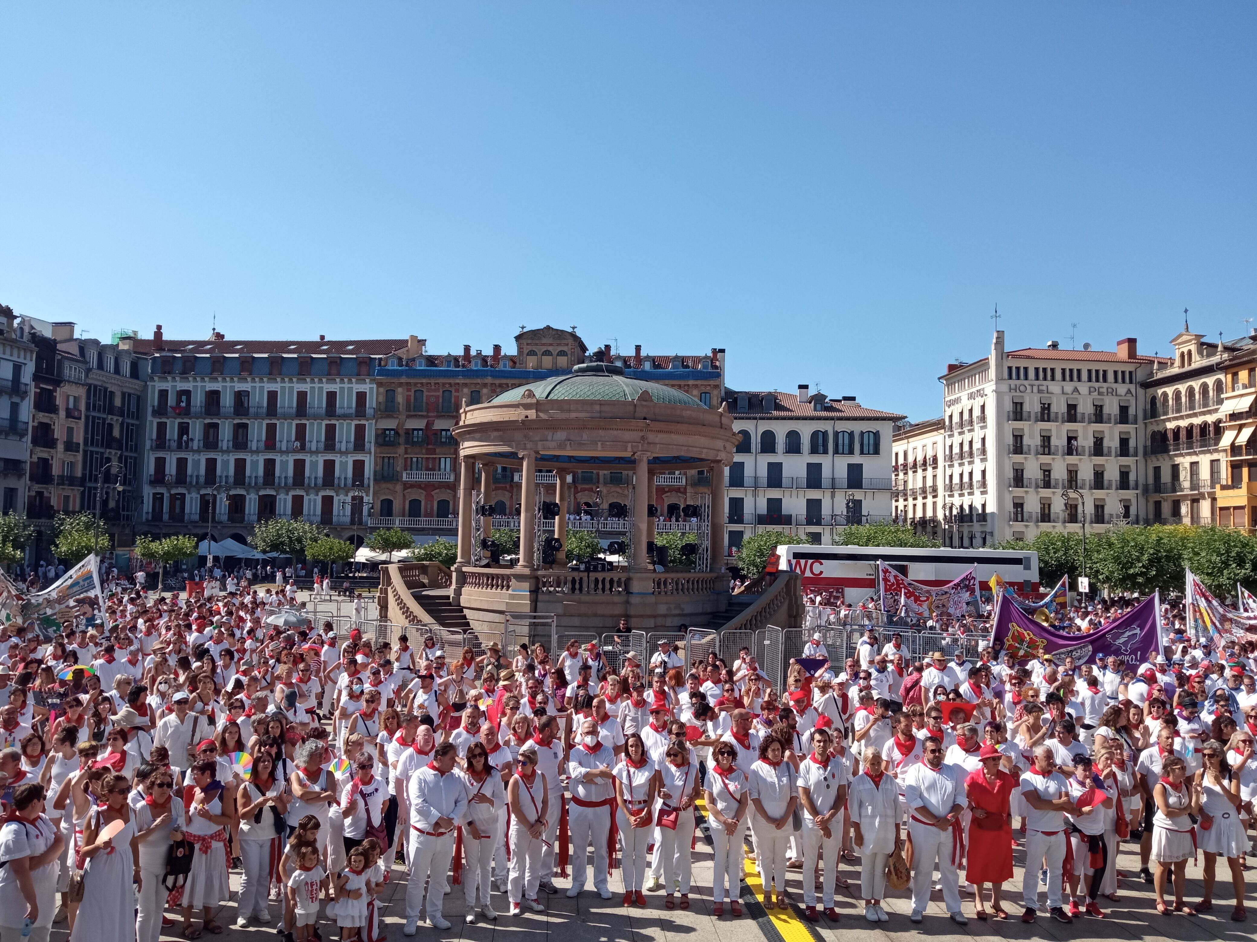 Concentración ruidosa en Pamplona en contra de las agresiones sexistas
