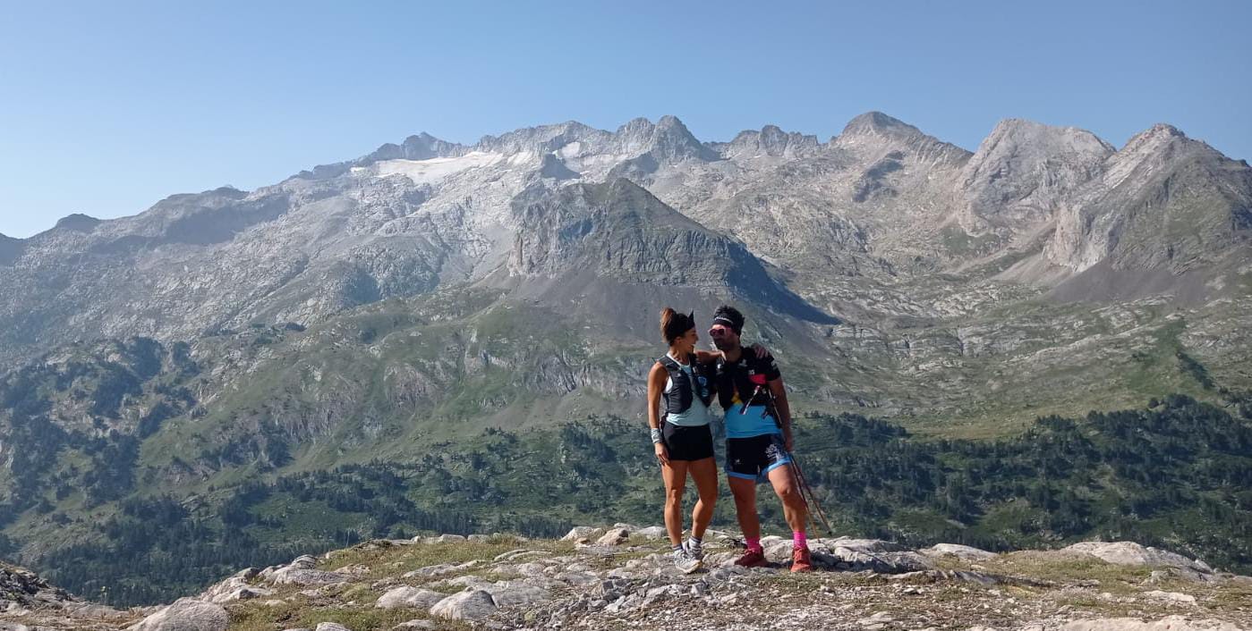 Foto antes de la competición con el Valle de Benasque al fondo