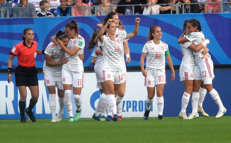 Las chicas de la Selección Española sub20 celebran el gol de Guijarro que les ha dado el pase para semifinales