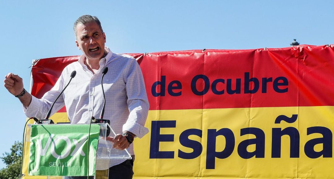 El secretario general de VOX, Javier Ortega Smith, participa en Sevilla en un acto público de VOX bajo el lema “Por España, con el Rey” con motivo del día de la Hispanidad.