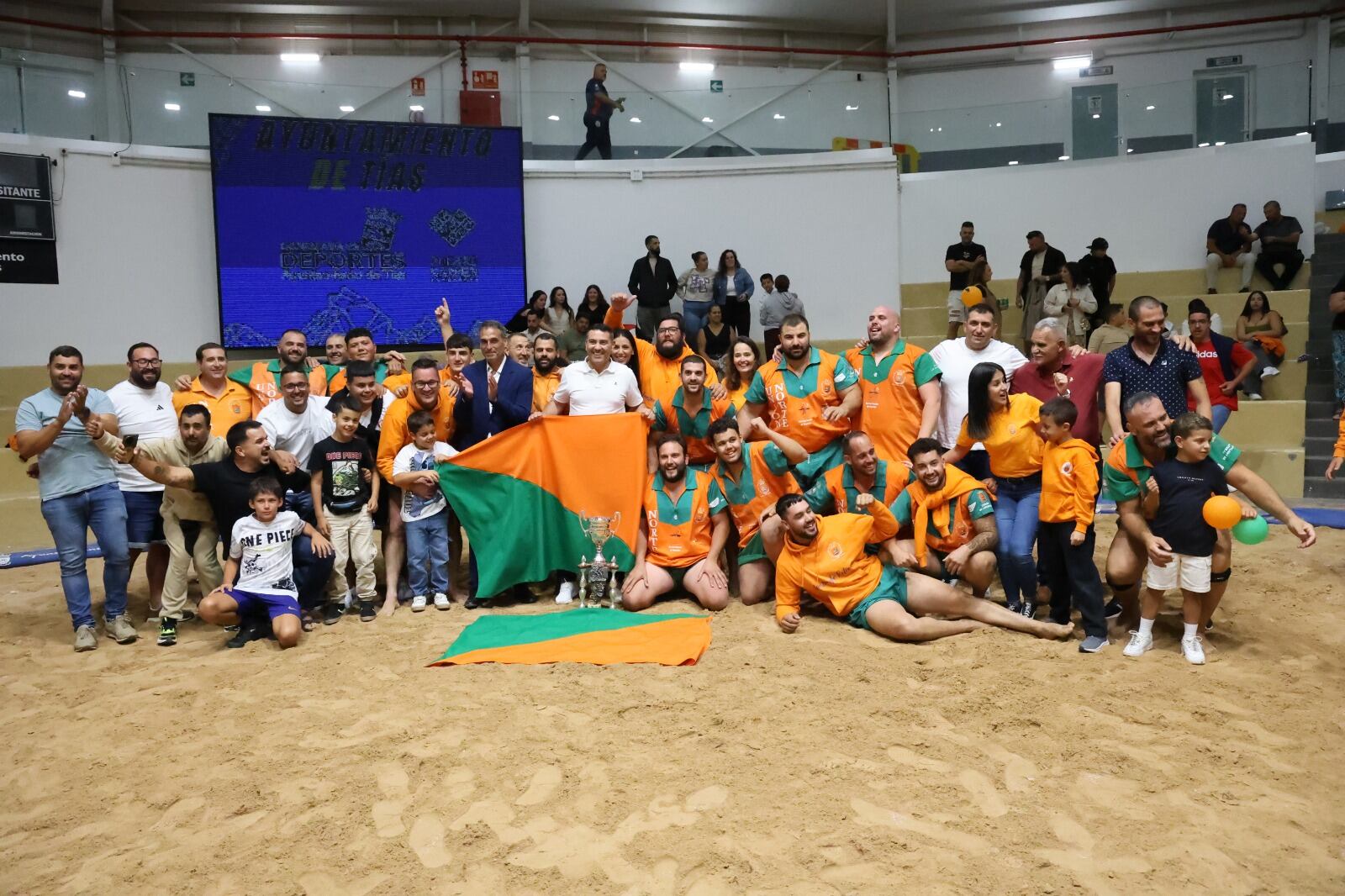 El CL Unión Norte de Haría, celebrando el título de campeón de la XL Copa Fundación La Caja de Canarias.