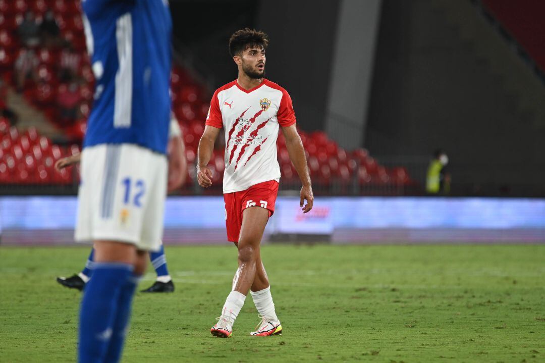 Arnau Puigmal en el partido contra el Real Oviedo.