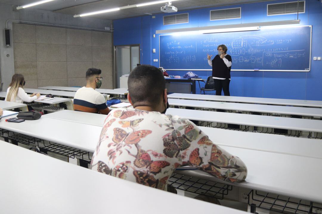 Alumnes de la facultat d&#039;Economia i Empresa de la URV