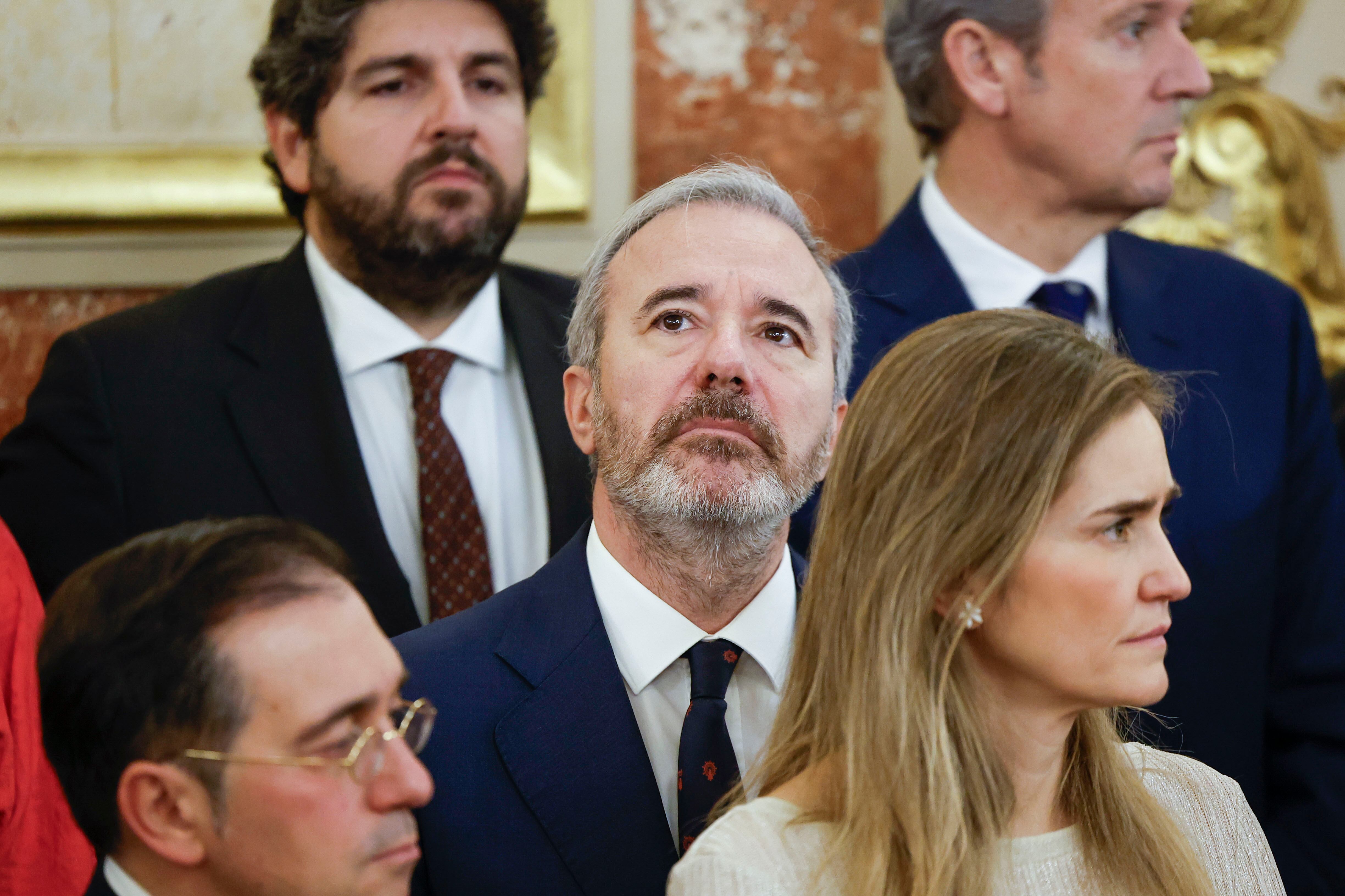 El presidente de Aragón, Jorge Azcón (C), asiste a un acto en el Congreso de los Diputados con motivo de la celebración del Día de la Constitución, este viernes en Madrid. EFE/ Chema Moya