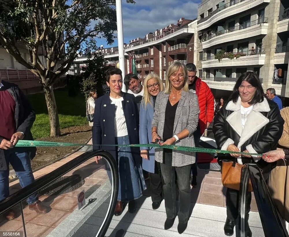 Inauguración de las escaleras mecánicas de Santa Catalina.