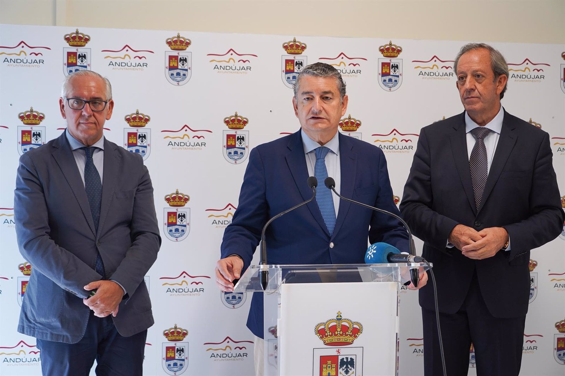 Antonio Sanz (c), junto a Jesús Estrella y Francisco Carmona.