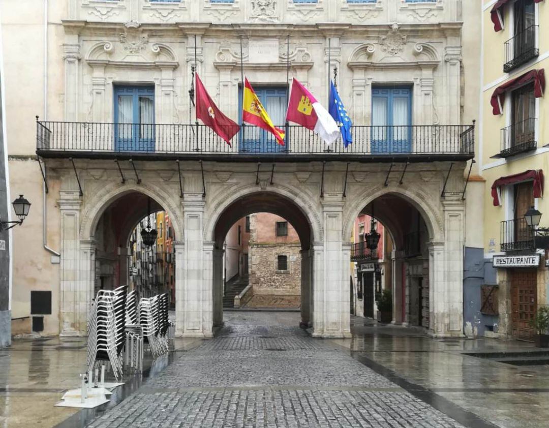 Las banderas del Ayuntamiento ondean a media asta desde este martes