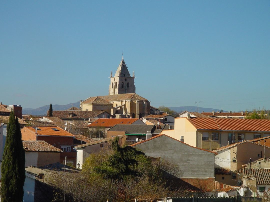 Vista de Torrelaguna con la vista de la Iglesia de la Magdalena al fondo