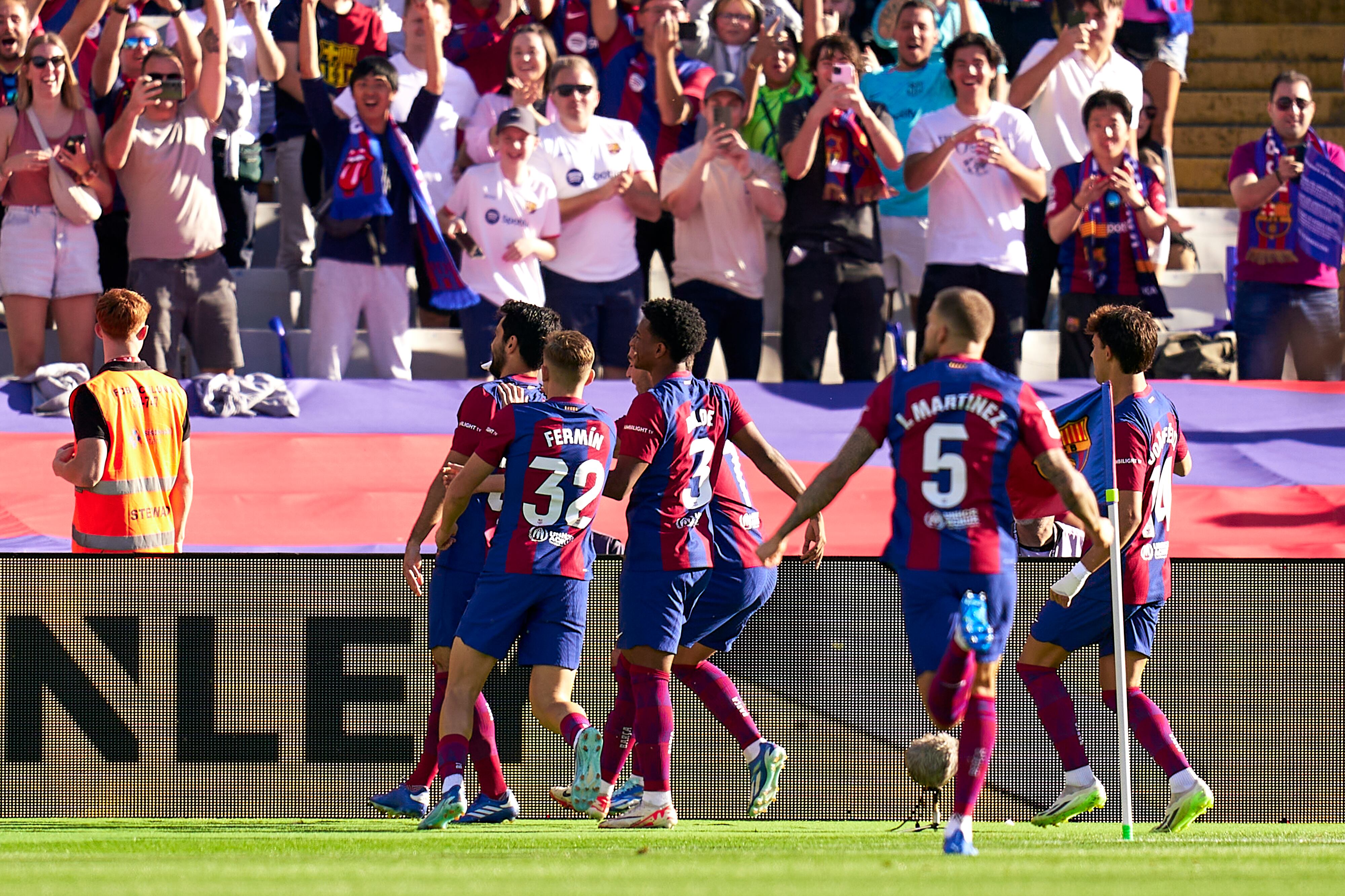 BARCELONA, SPAIN - OCTOBER 28: Players of FC Barcelona celebrate their team's first goal during the LaLiga EA Sports match between FC Barcelona and Real Madrid CF at Estadi Olimpic Lluis Companys on October 28, 2023 in Barcelona, Spain. (Photo by Pedro Salado/Quality Sport Images/Getty Images)