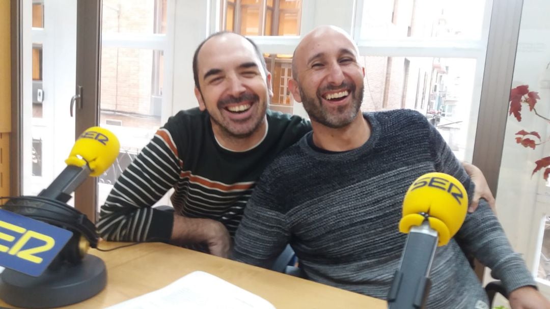 Germán y Enrique, muy felices, en los estudios de Radio Murcia