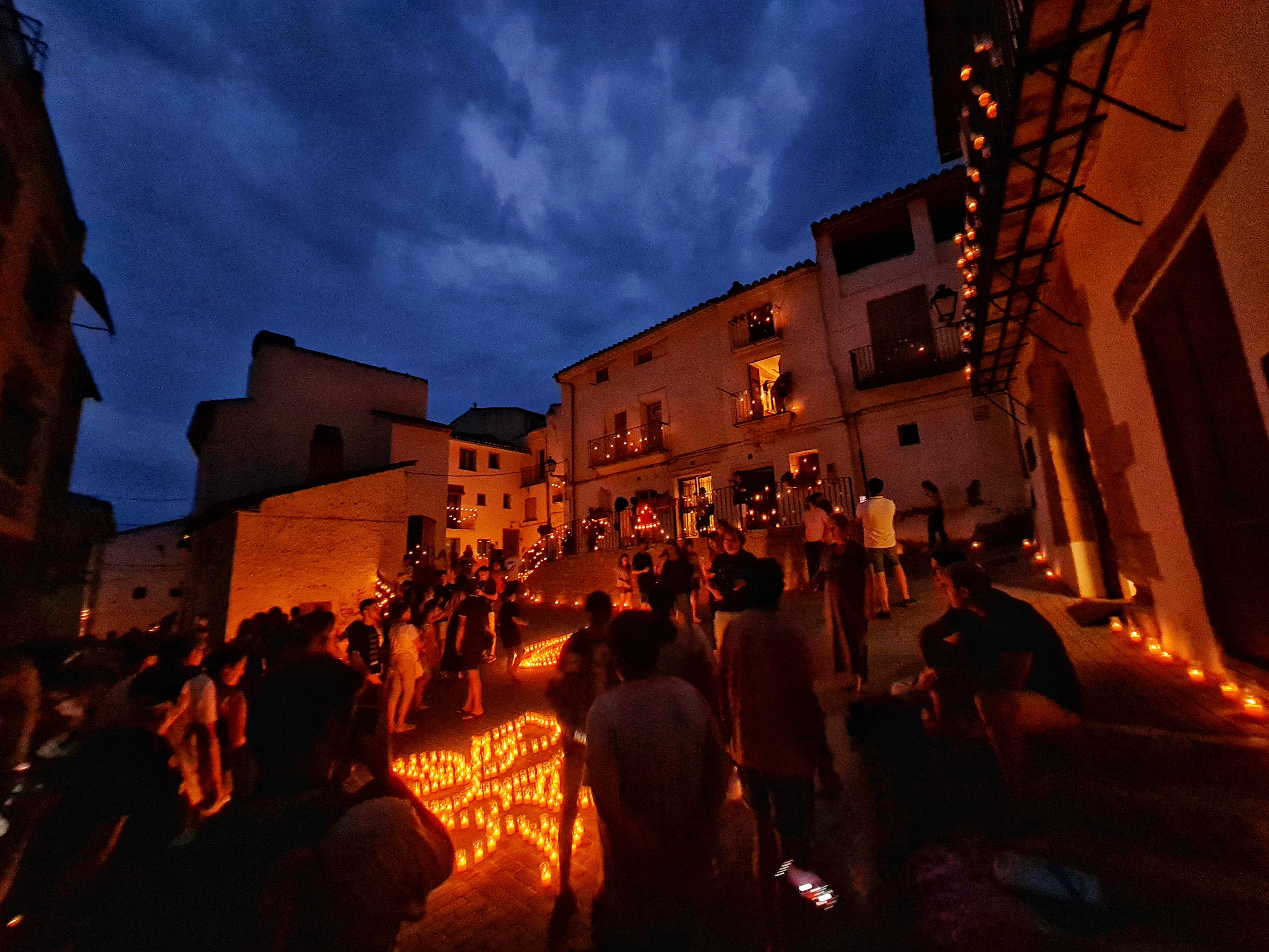 Celebración de &quot;La noche de las velas&quot; en Titaguas (archivo)